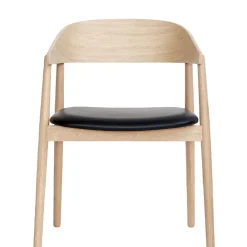 Andersen furniture - AC2 Armstol - Eg hvidpigmenteret mat lak, Sort Læder