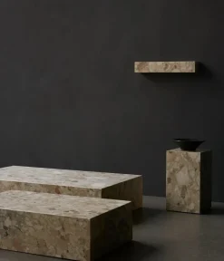 Audo Copenhagen - Plinth Low, Kunis Breccia - Marmor sofabord eller skulptur