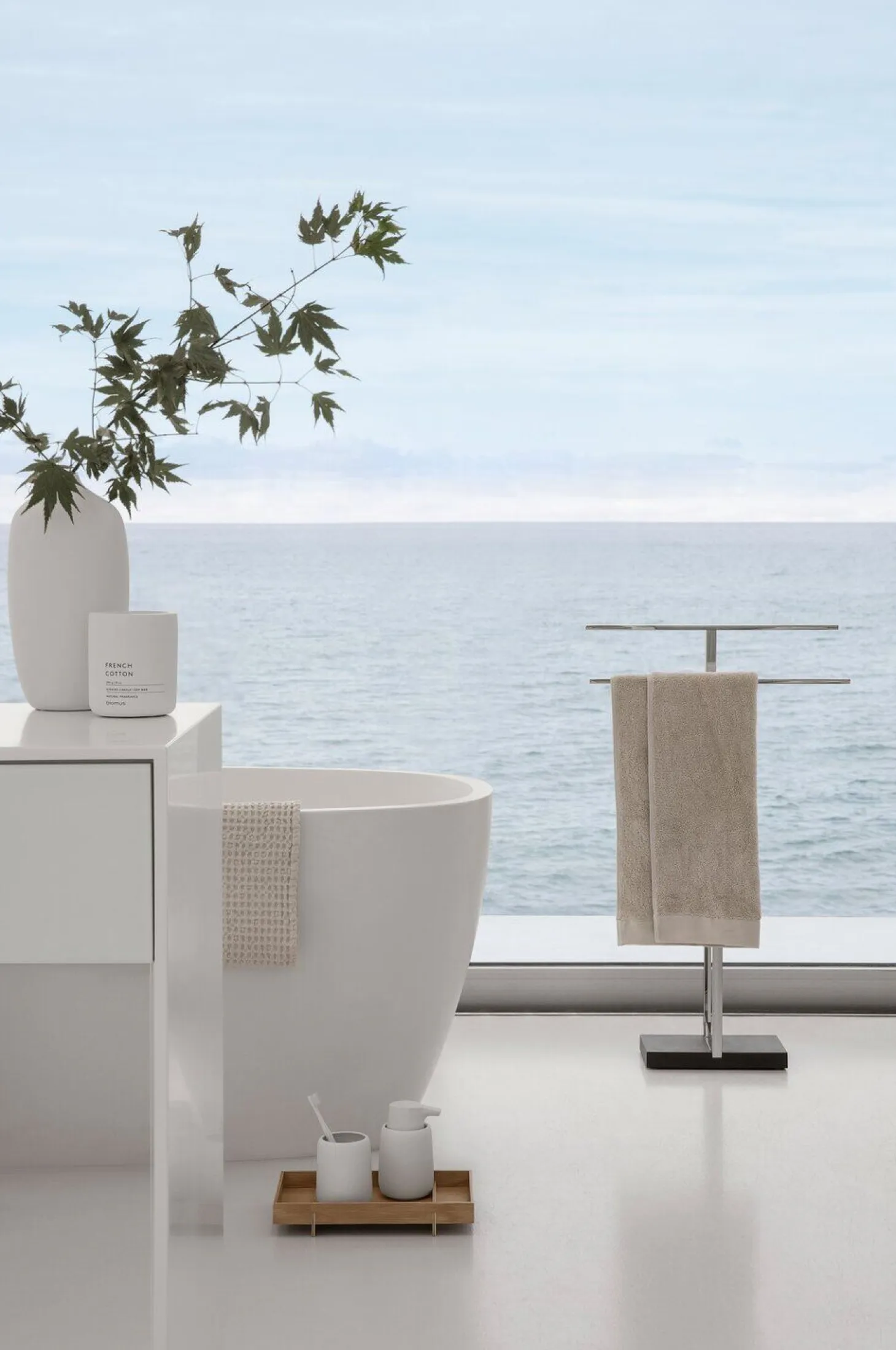 Blomus - Bath Towel - White - CARO