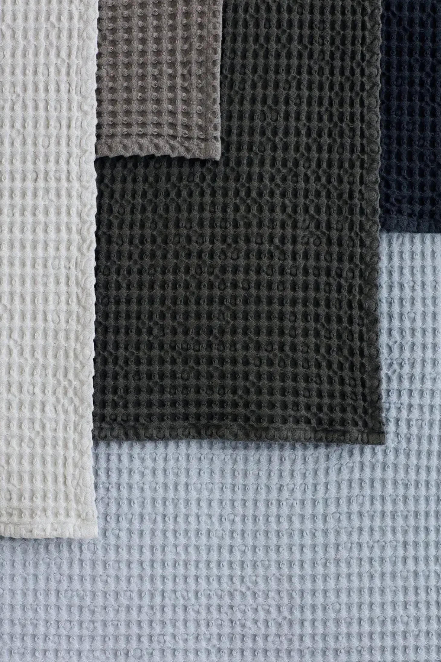 Blomus - Hand Towel - Magnet - CARO