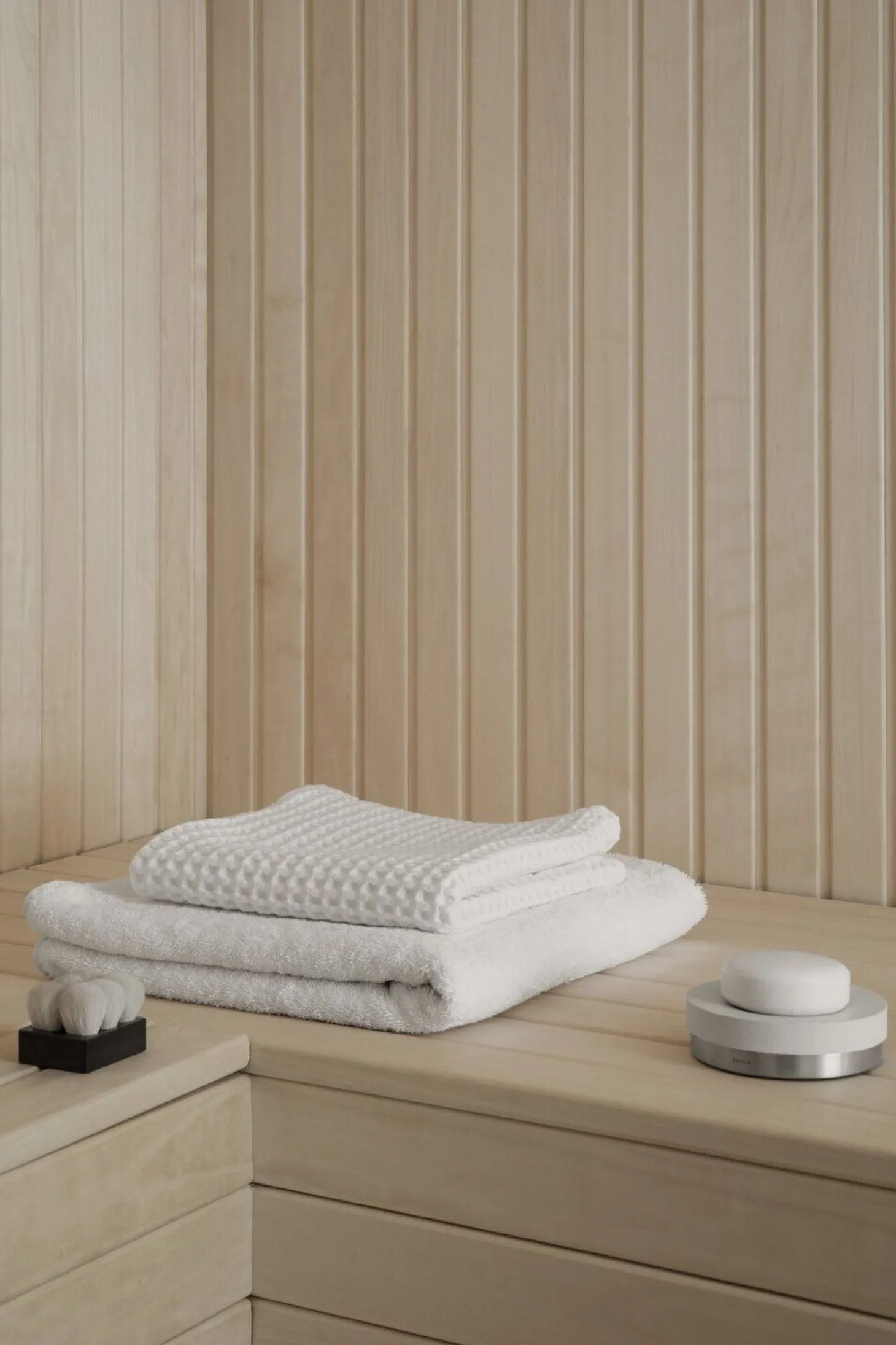 Blomus - Hand Towel - White - CARO