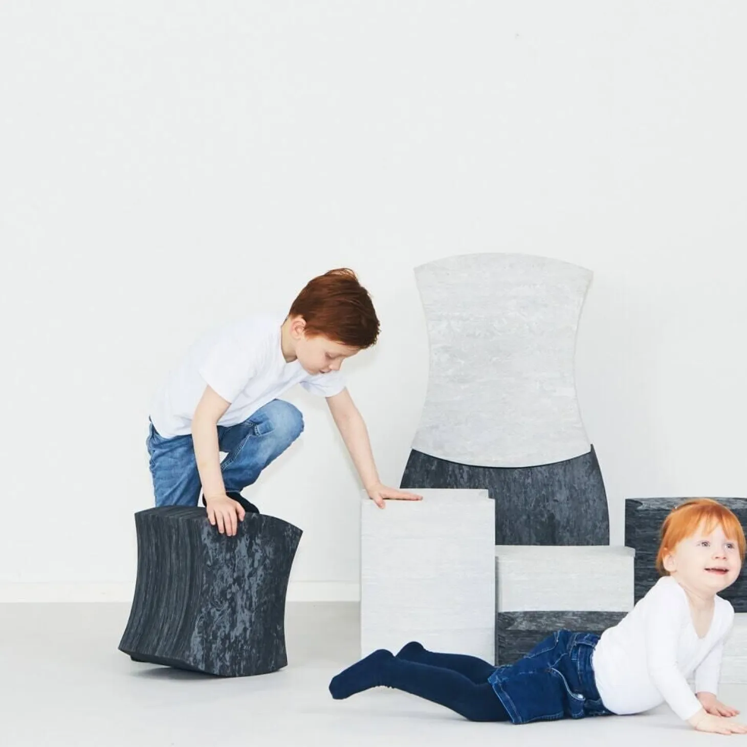 Bobles - Design Edition M 24 Dark grey marble