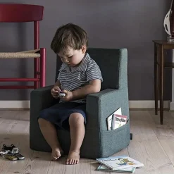 By KlipKlap børnestol - KK Kids chair - Dyb grøn med lysegrøn knap