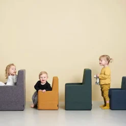 By KlipKlap børnestol - KK Kids chair XL - Dyb grøn med lysegrøn knap