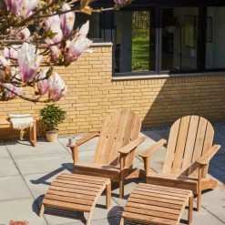 Cinas - Adirondack sæt i teak bestående af havestol med tilhørende skammel