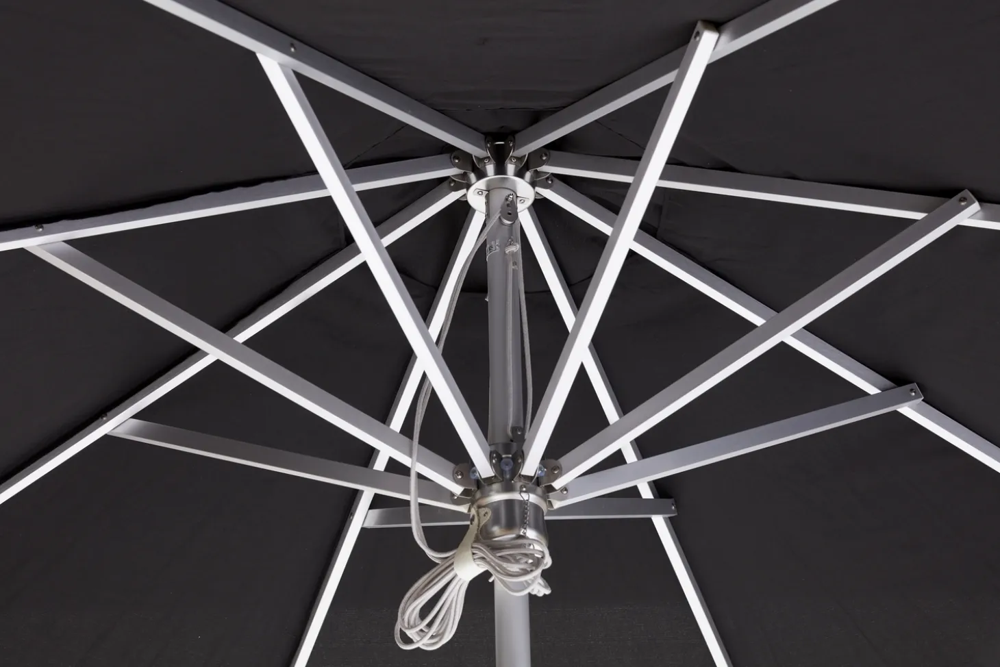 Cinas - Antibes parasol ALU Ø3,3m sort