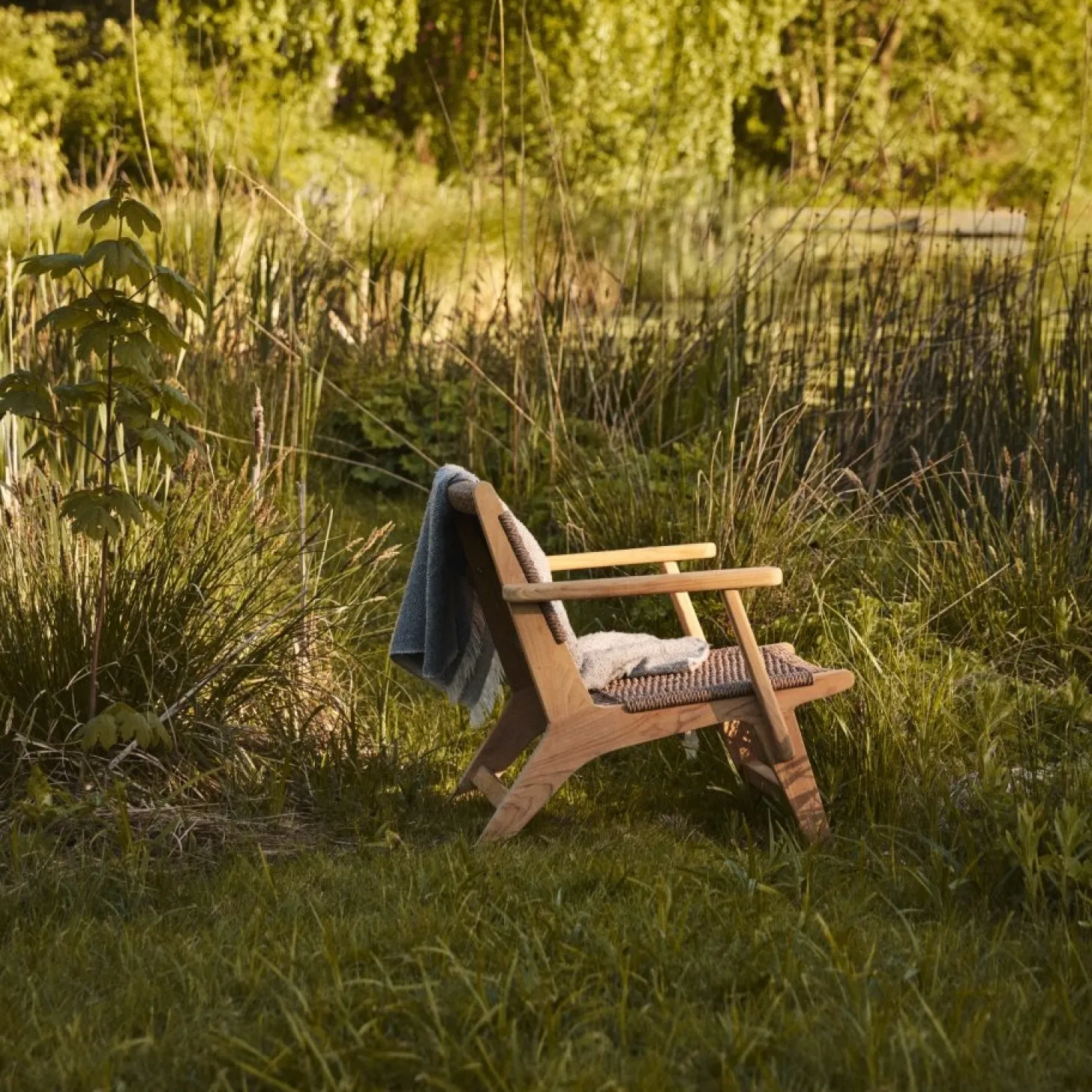 Cinas - Eya Garden lounge stol i teak med Viro reb til udendørs brug