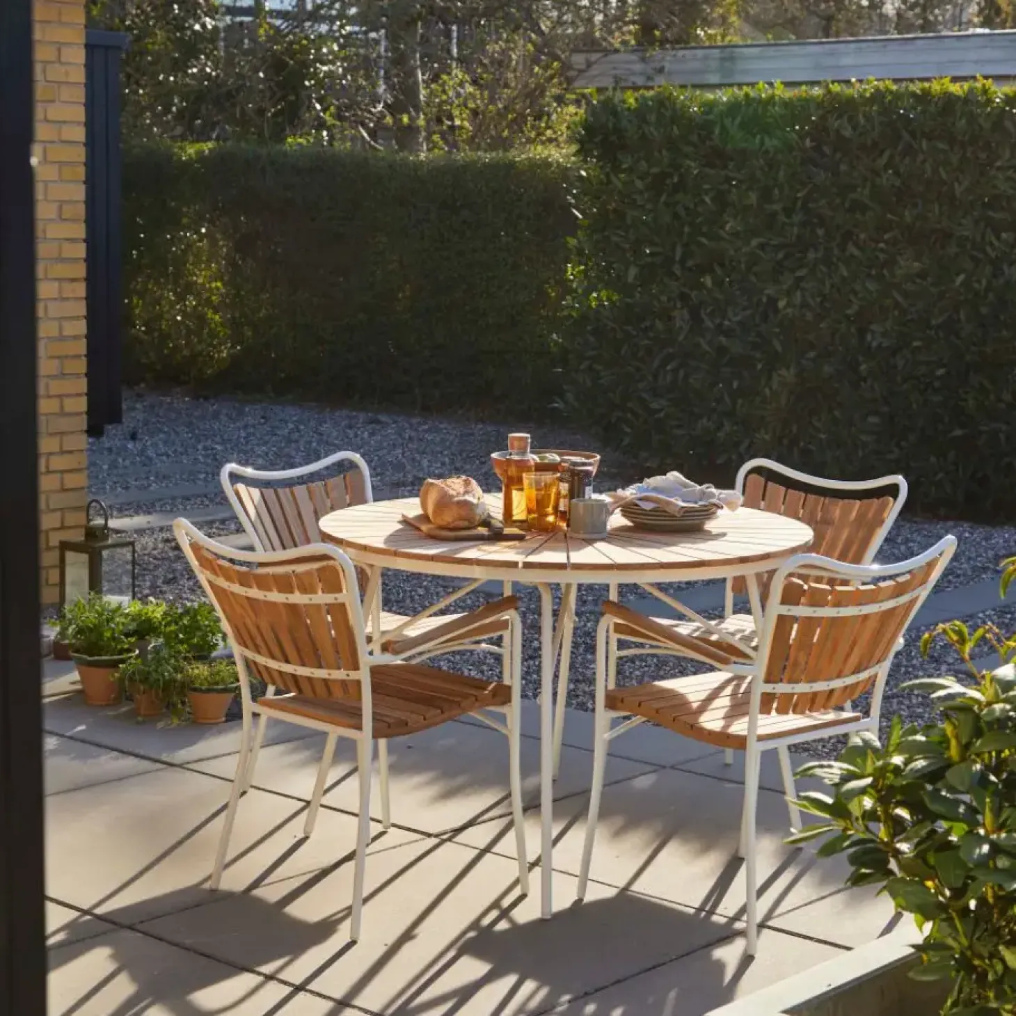 Cinas - Havebord - Ellen bord Ø110cm hvid/teak