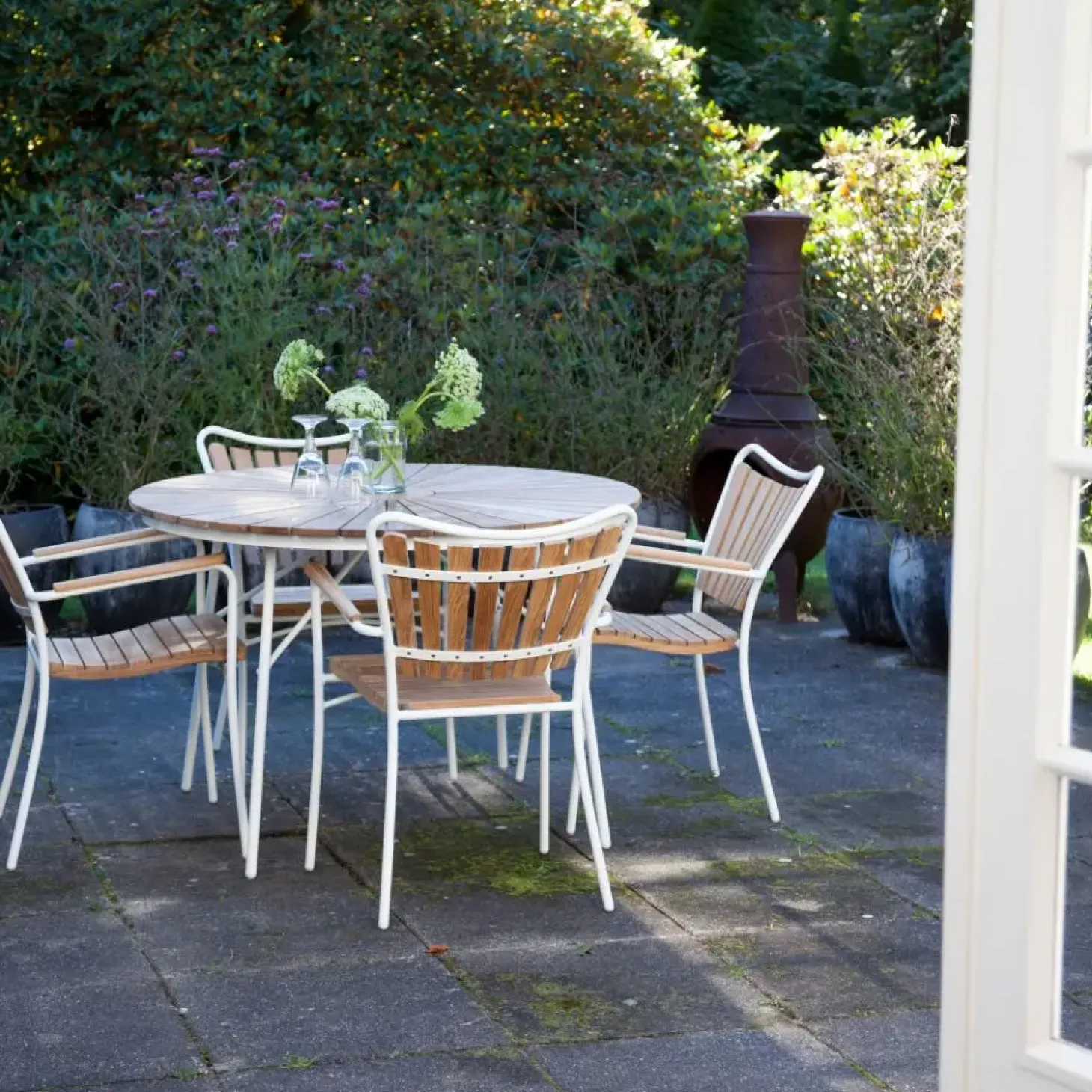 Cinas - Havebord - Ellen bord Ø110cm hvid/teak