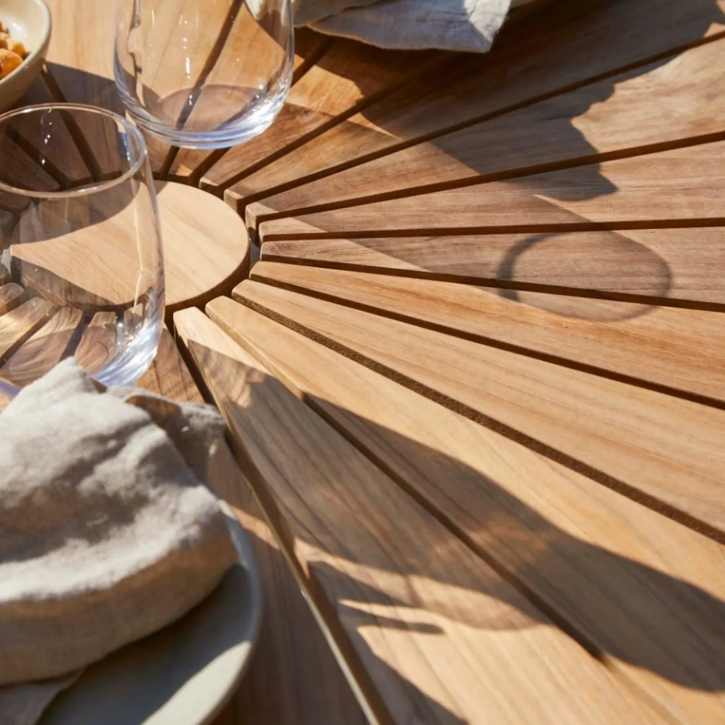 Cinas - Havebord - Ellen cafebord Ø80cm hvid/teak