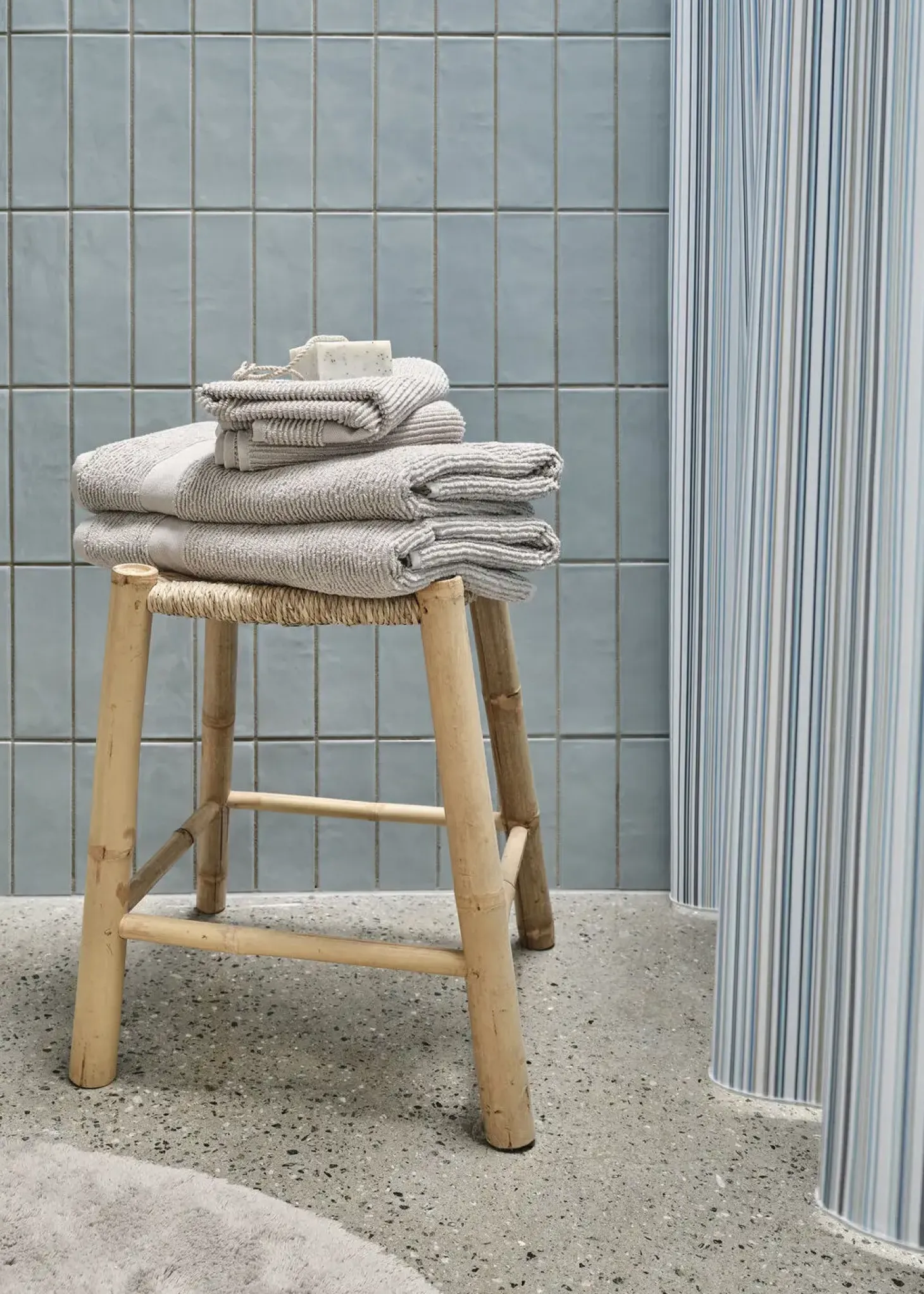 Compliments - Badeforhæng - Spectrum shower curtain w/tape 200 cm - Blå