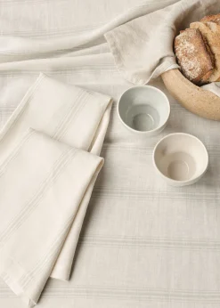 Compliments - Dug - Brise Table Cloth 200x200 cm - Grøn