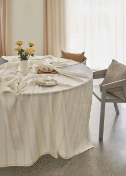 Compliments - Dug - Brise Table Cloth 150x290 cm - Gul