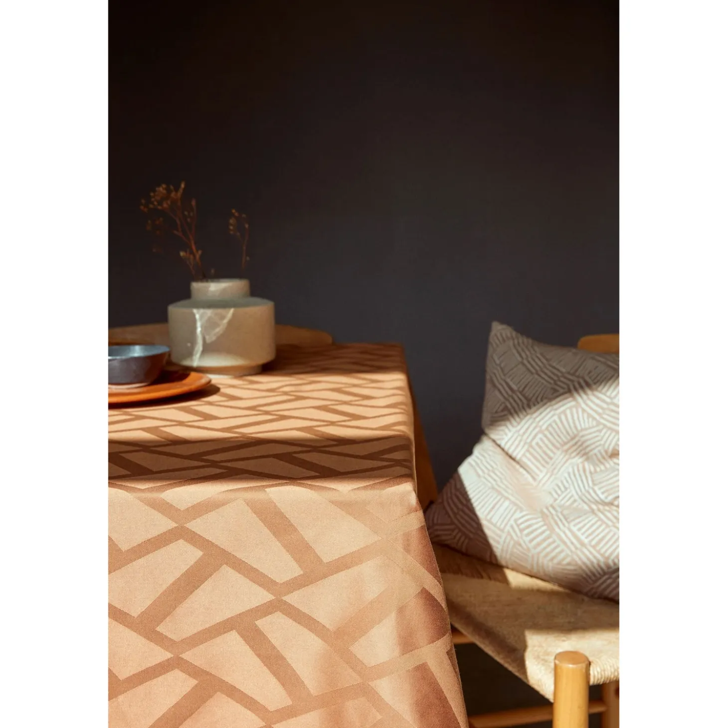 Compliments - Dug - Ice Damask 140x370 cm - Rust