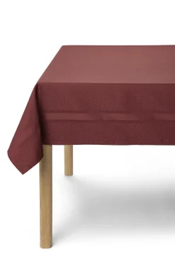 Compliments - Dug - Tile Damask Table Cloth 150x 300 cm - Vinrød