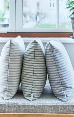 Compliments - Pudebetræk Outdoor Fine Stripe 40x60 cm - Støvet blå