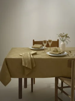 Compliments - Wind Damask Table Cloth 150x300 cm - Messing