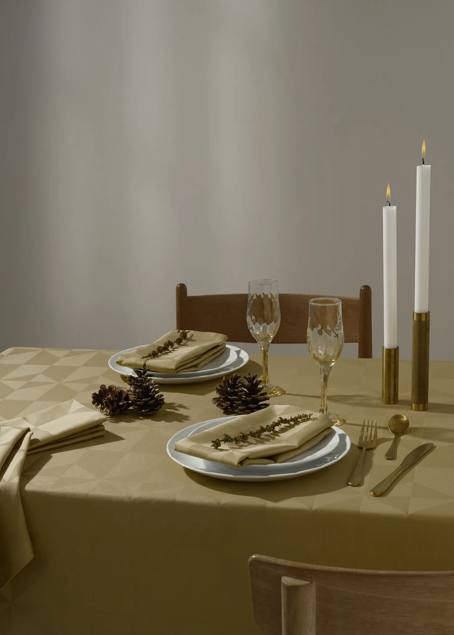 Compliments - Wind Damask Table Cloth 150x300 cm - Messing