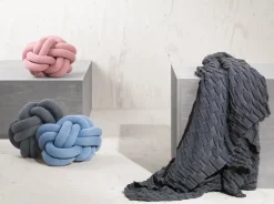 Design House Stockholm pude - Knot pude i lysegrå