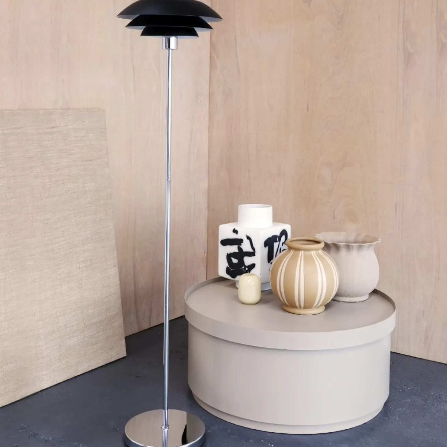 Dyberg Larsen - Gulvlampe DL31 - Mat sort