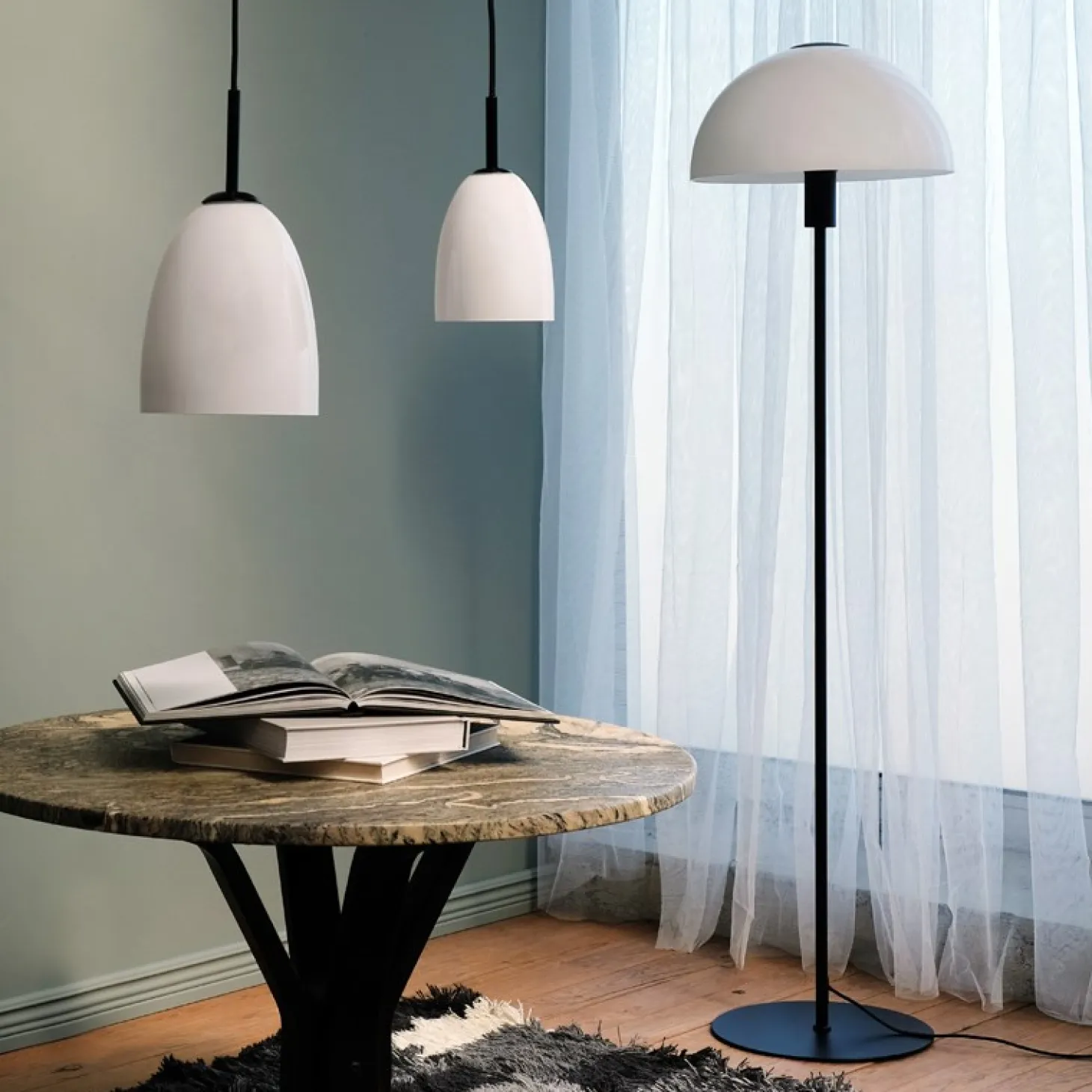 Dyberg Larsen - Jazz gulvlampe - Opal/Sort
