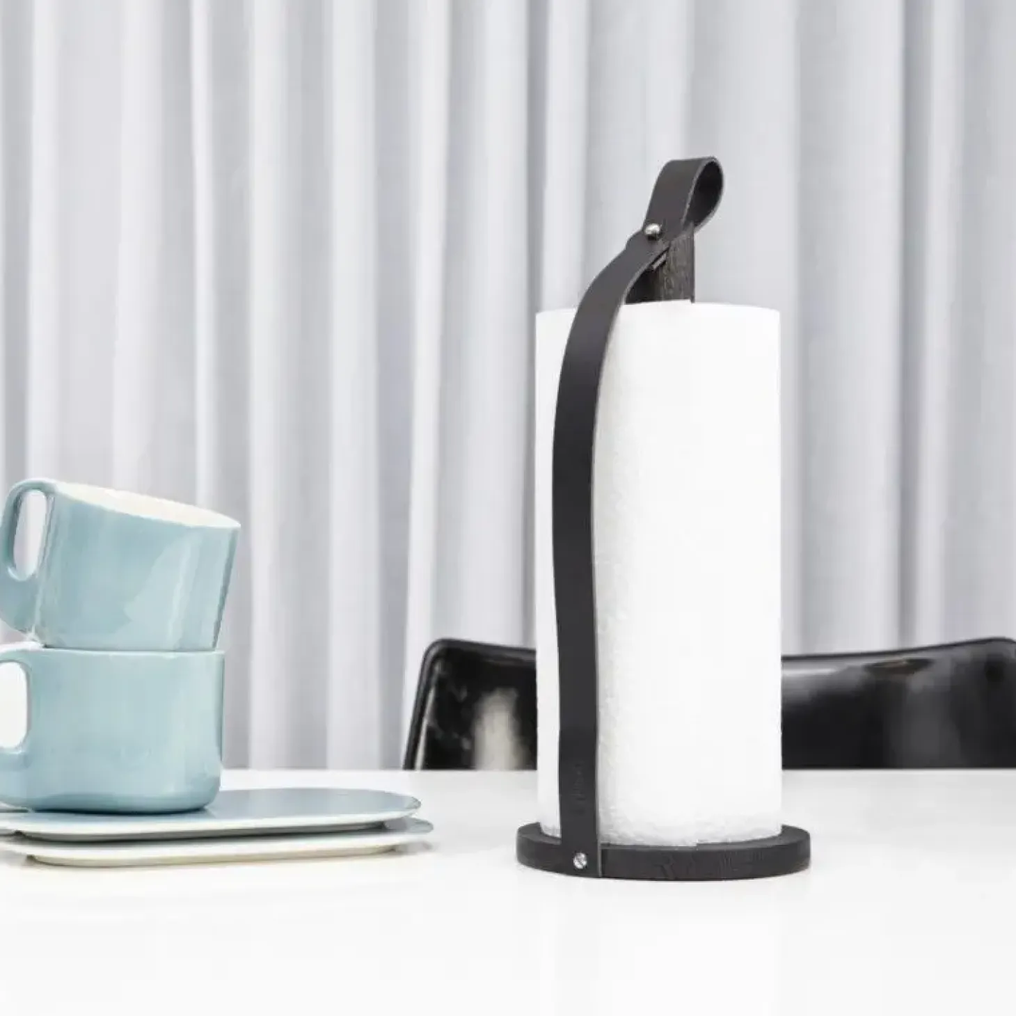 Ekta Living - køkkenrulleholder - Hands on - Sort