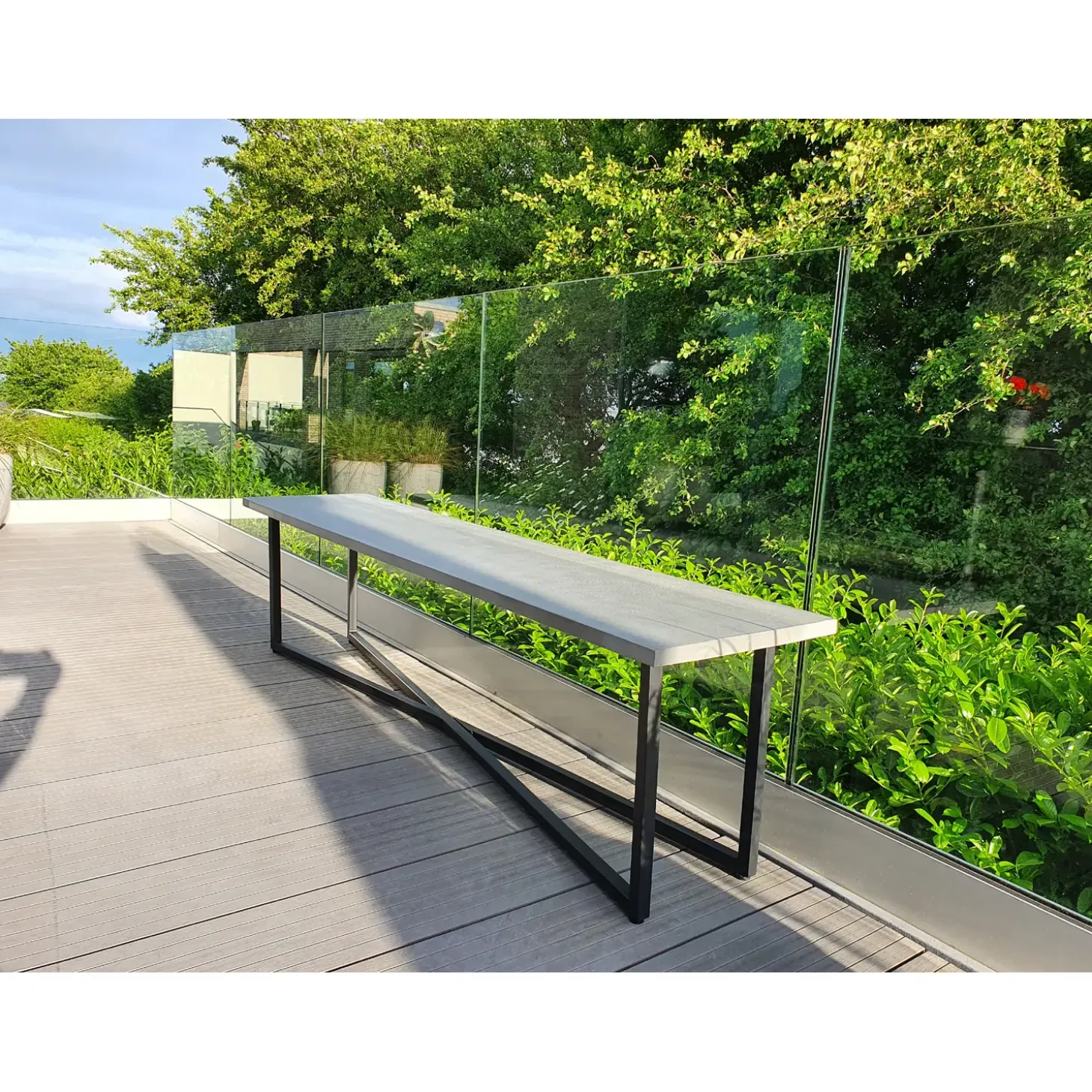 Friis Furniture - Havebænk / Bænk i Fibercement, 180 cm - Sorte ben