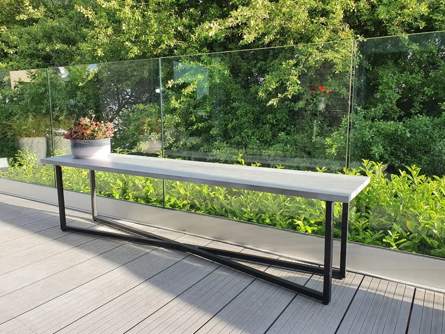 Friis Furniture - Havebænk / Bænk i Fibercement, 180 cm - Sorte ben