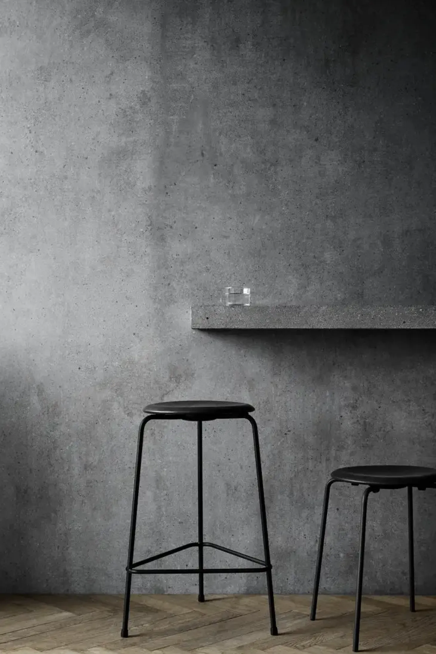 Fritz Hansen - Barstol - High Dot™ Counter stool 3-legs