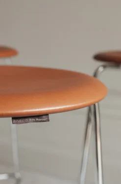 Fritz Hansen - Barstol - High Dot™ Counter stool 4-legs - Læder Walnut og krom stel