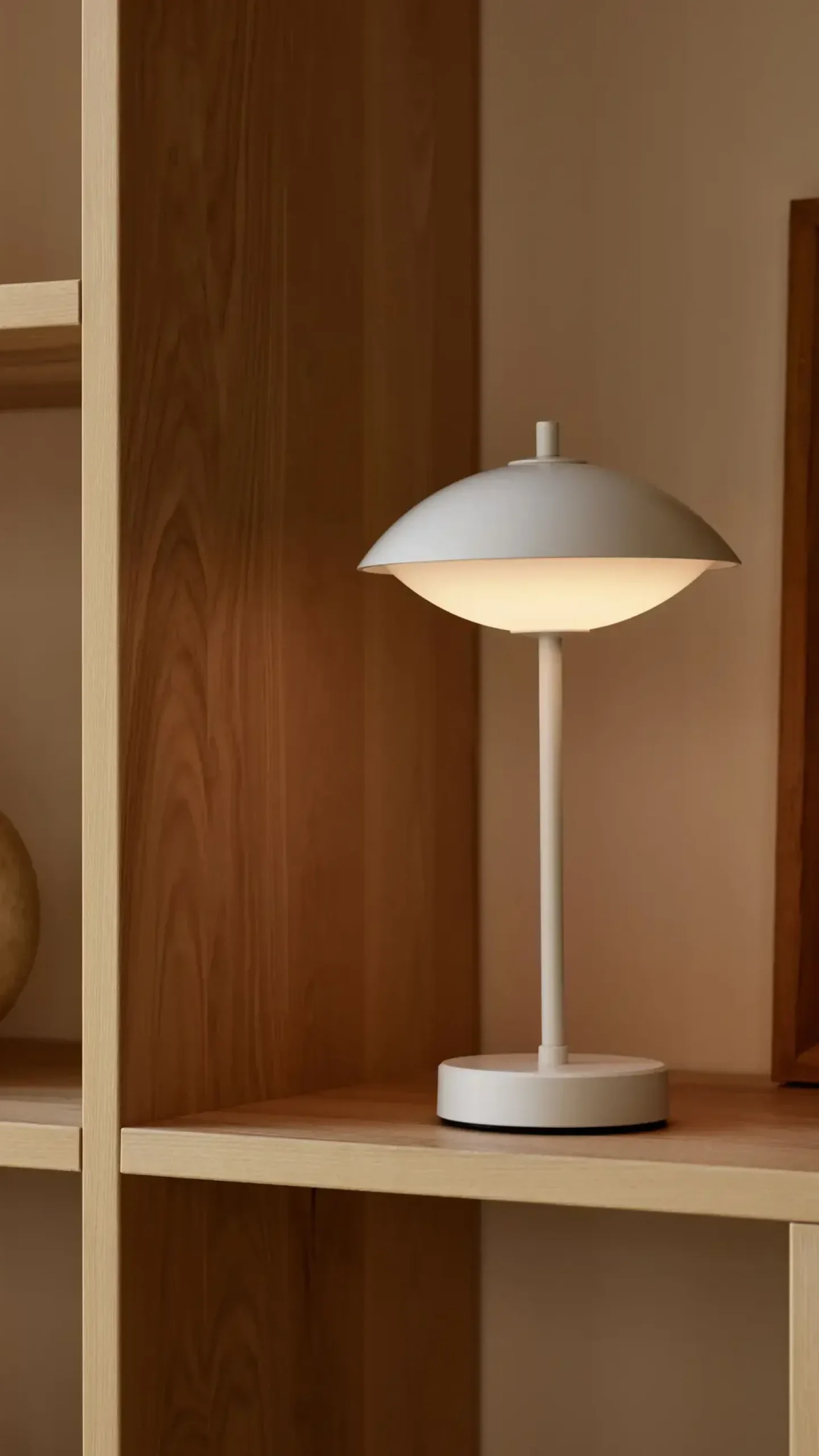 Fritz Hansen - Bordlampe - Musling™ Portable - Grå