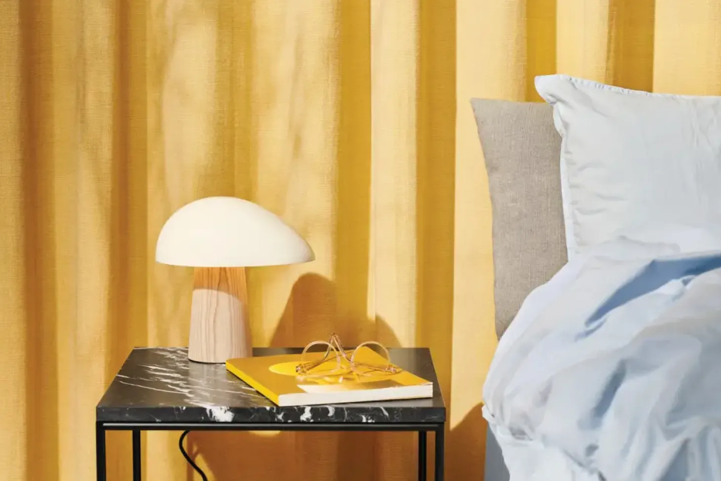 Fritz Hansen - Bordlampe - Night Owl - Hvid/Ask