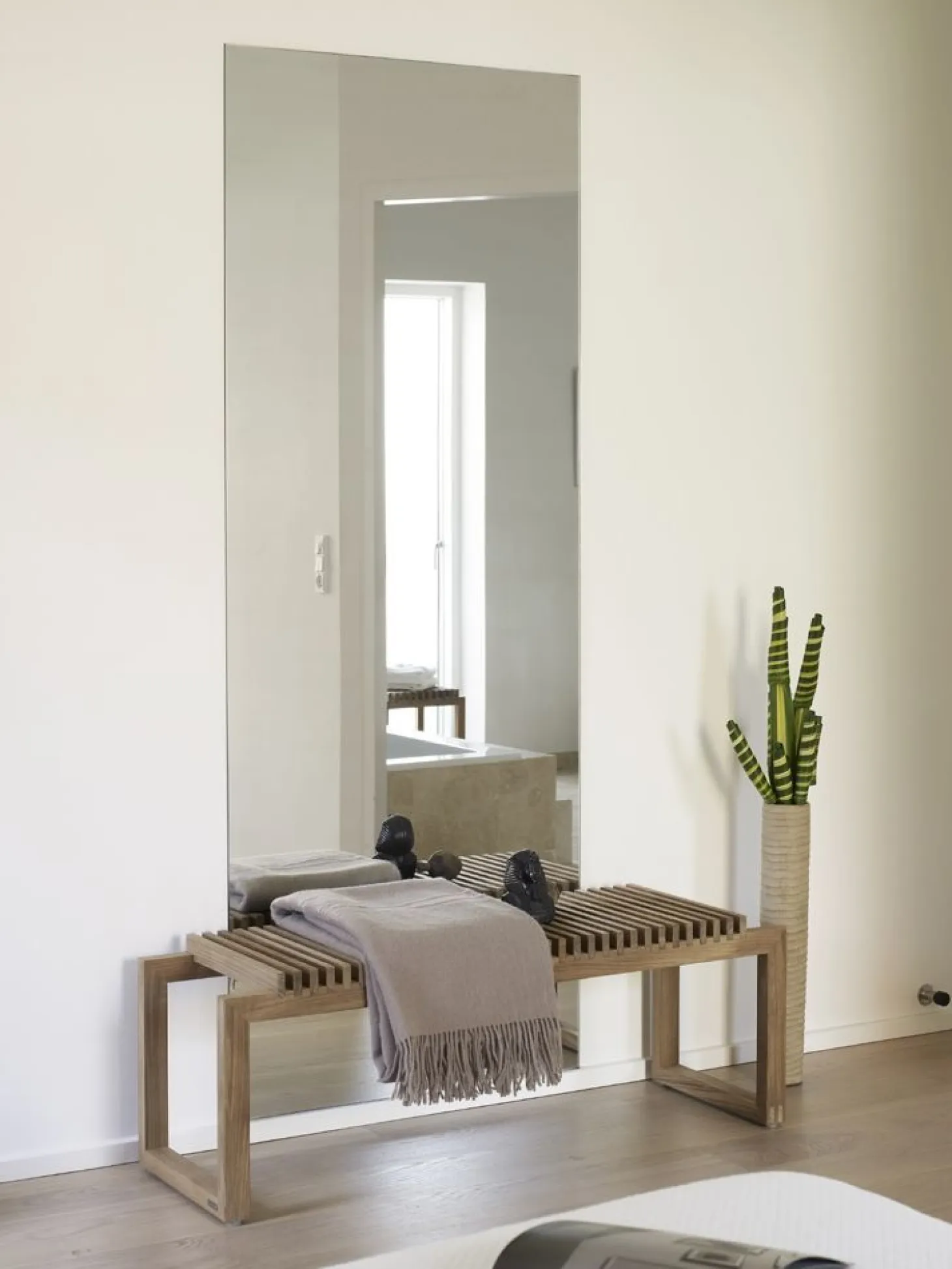 Fritz Hansen - Cutter Bænk - teak (L 120 cm)