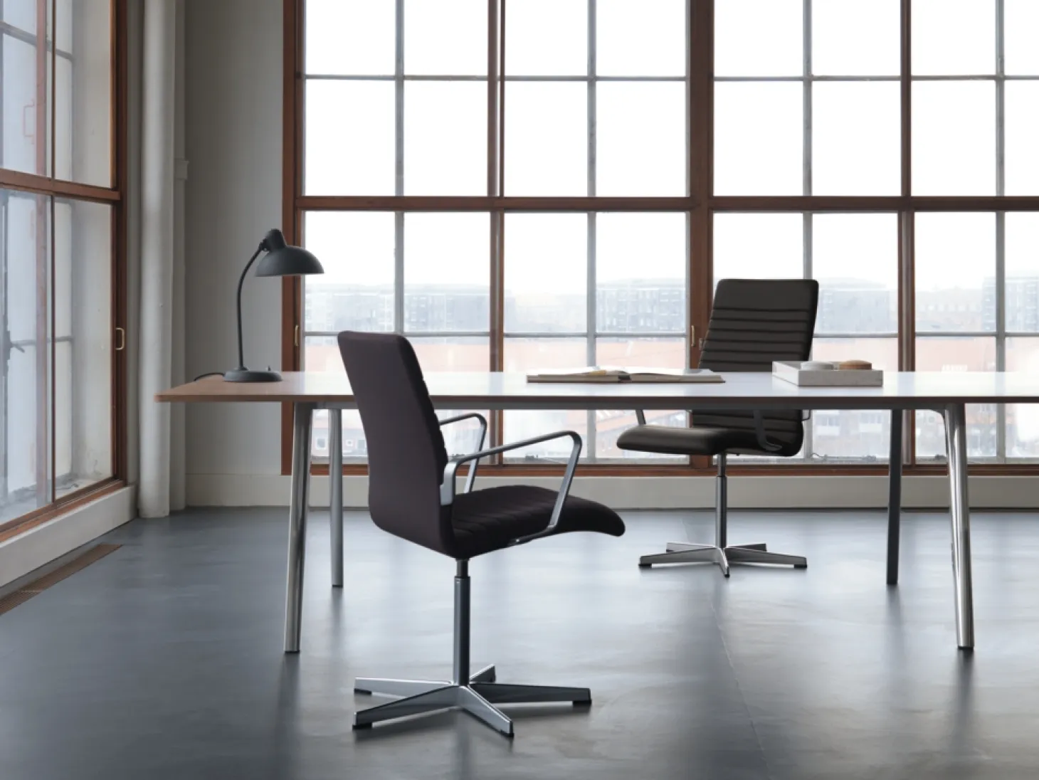 Fritz Hansen - Kaiser Idell 6556-T - Bordlampe - Mat sort