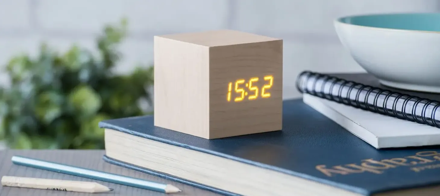 Gingko - Wooden Cube Click Clock Maple / Orange LED