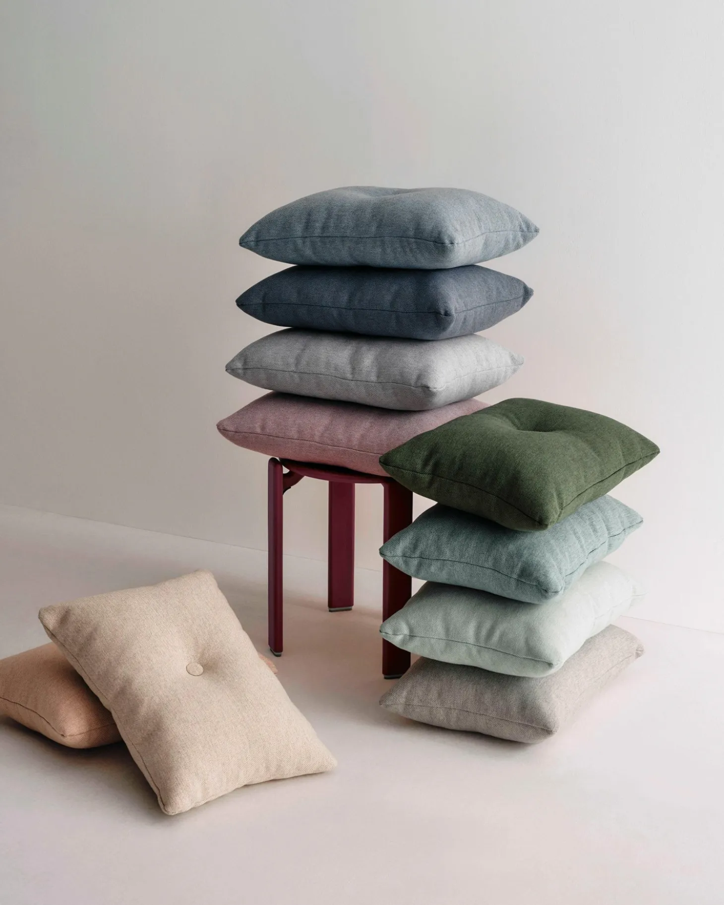Hay - Dot Cushion - Mode - Violet