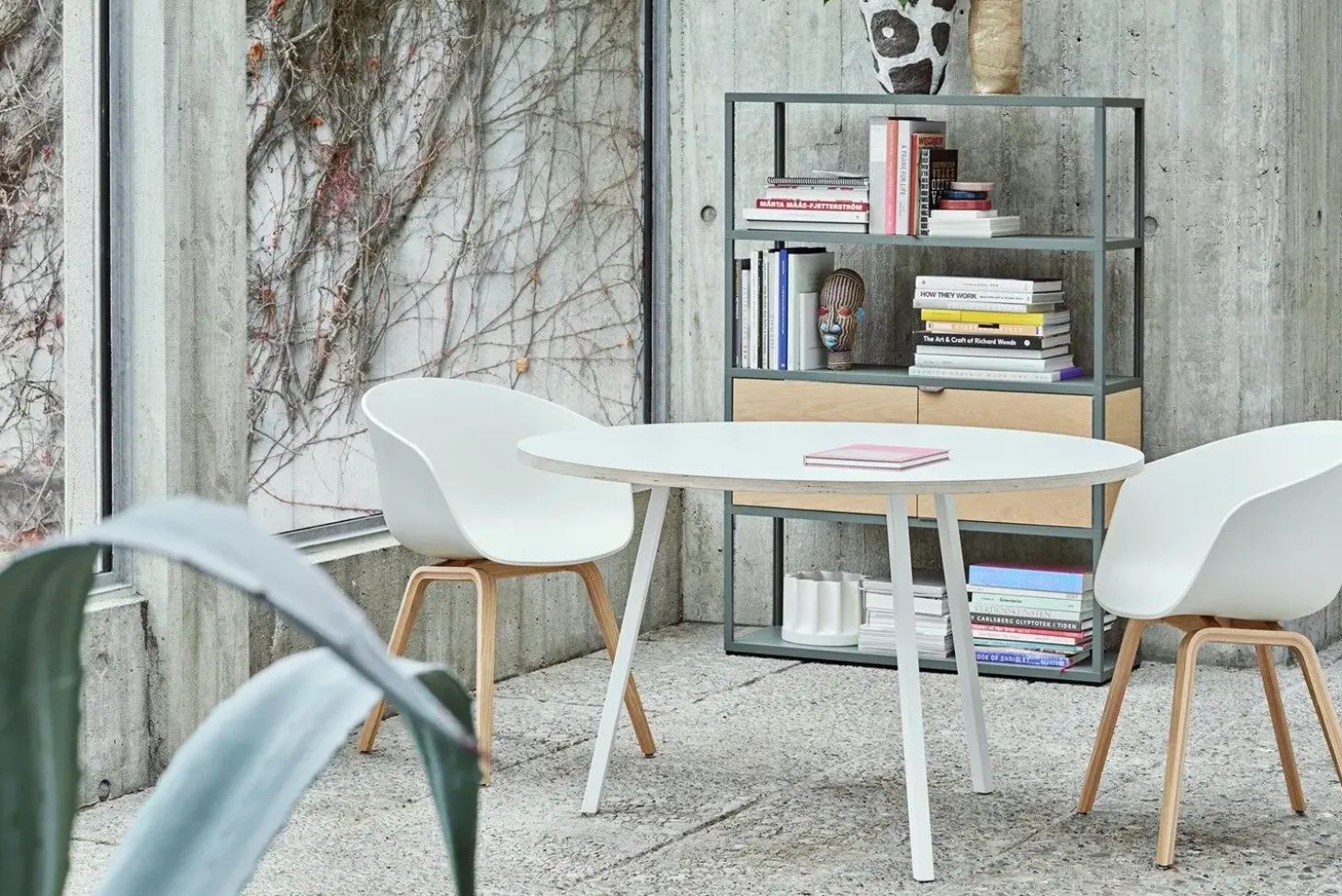 Hay - Spisebordsstol - AAC 22 - About a Chair - Concrete Grey - Ben: Eg med lak