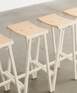 HAY - Taburete 8 Bar Stool - Eggshell - Lacquered Oak Veneer Seat - Lav model 65 cm