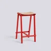 HAY - Taburete 8 Bar Stool - Signal Red - Lacquered Oak Veneer Seat - Lav model 65 cm
