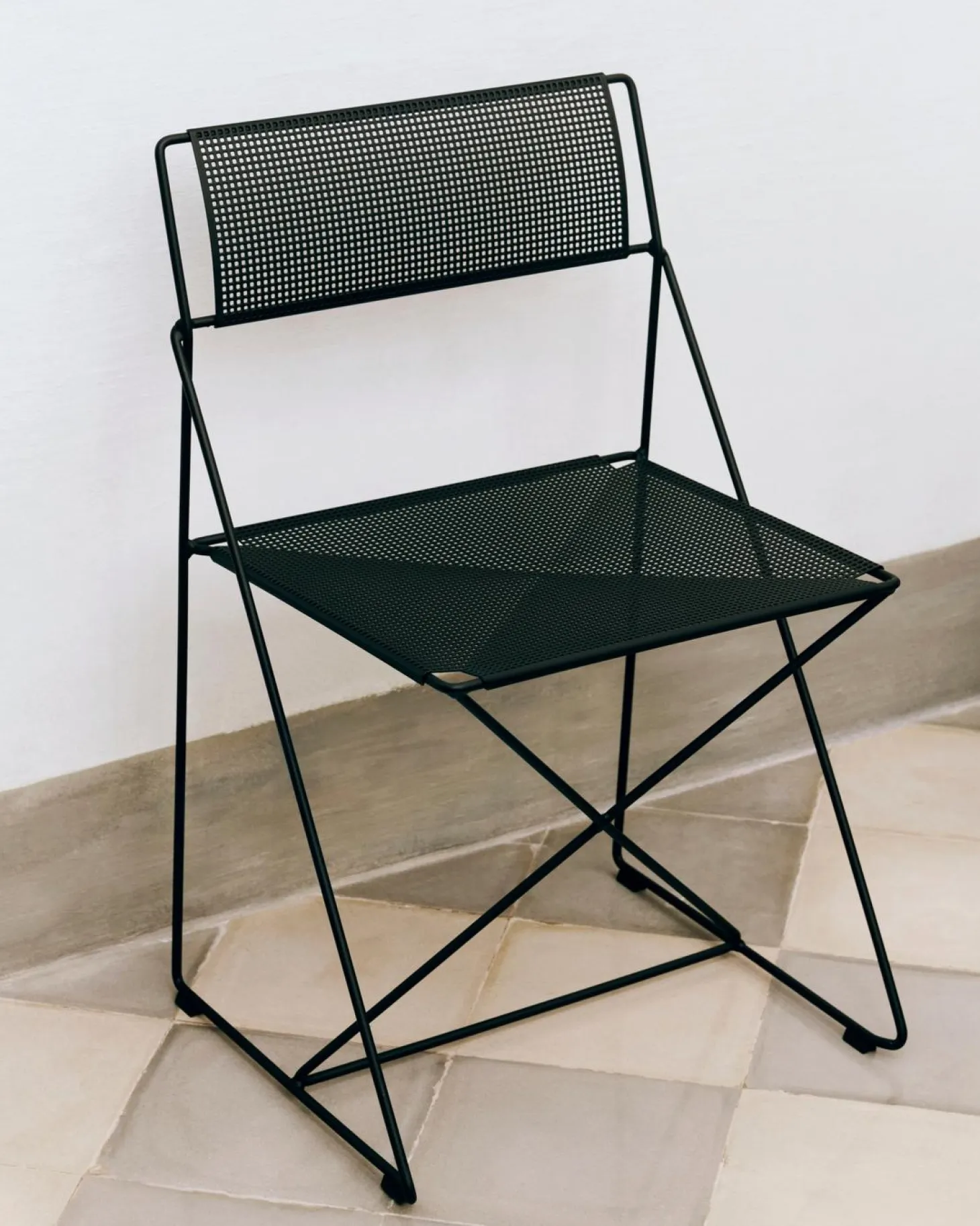 Hay - X-Line Chair Black powder coated steel base - Black