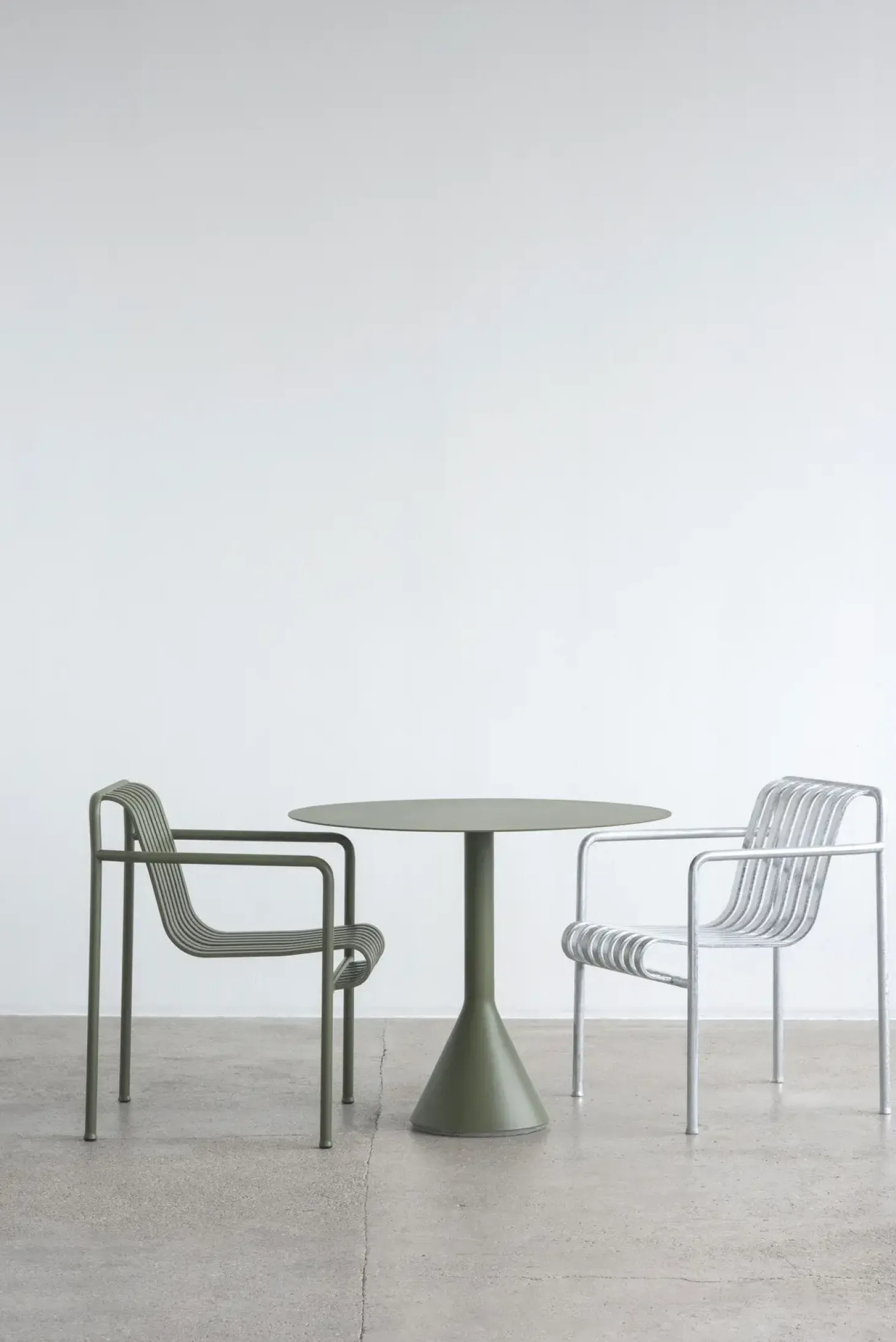 HAY havebord - Palissade bord - Cone table - Anthracite (Ø: 90 cm)