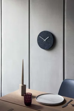 Hemverk - Vægur - Felt grå - Ø28 cm - Guld visere