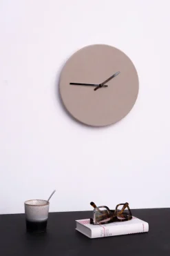 Hemverk - Vægur - Shape Chocolate - Sorte visere - Ø38 cm