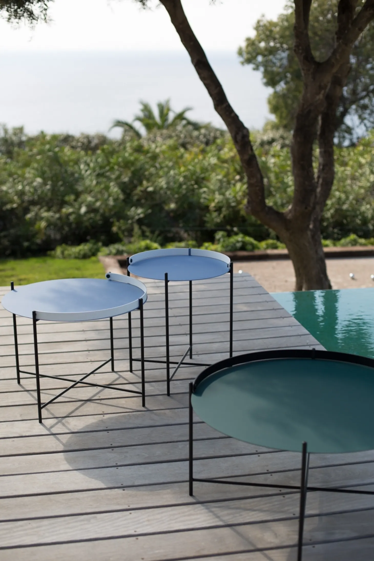 Houe - EDGE Tray table Ø62 - Pigeon blue-white