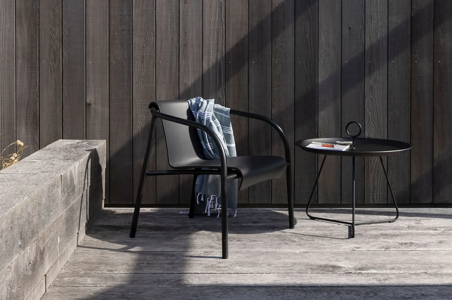 Houe - NAMI Lounge chair - Dark grey