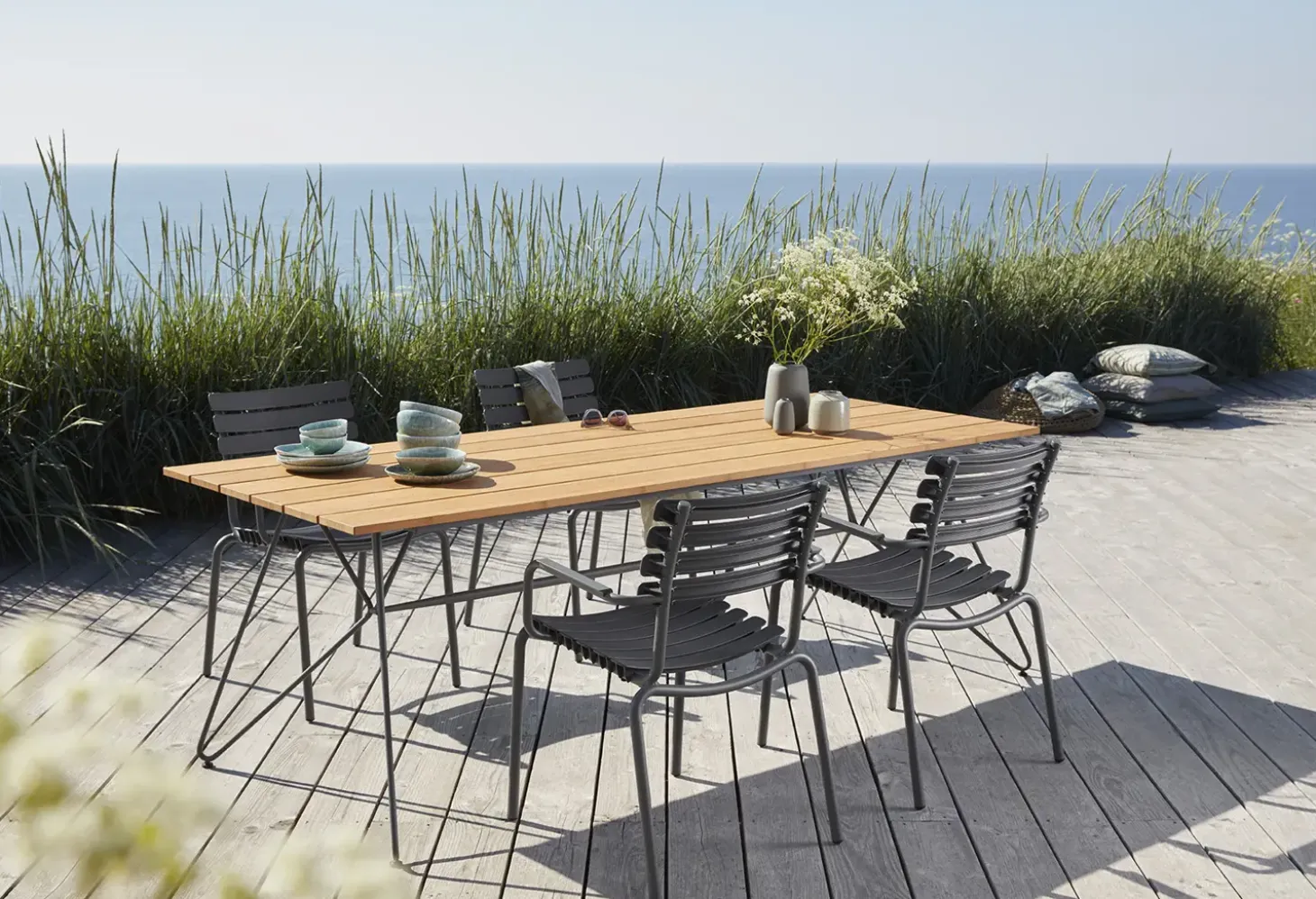 Houe - ReCLIPS Dining chair - Dark grey. Armrest