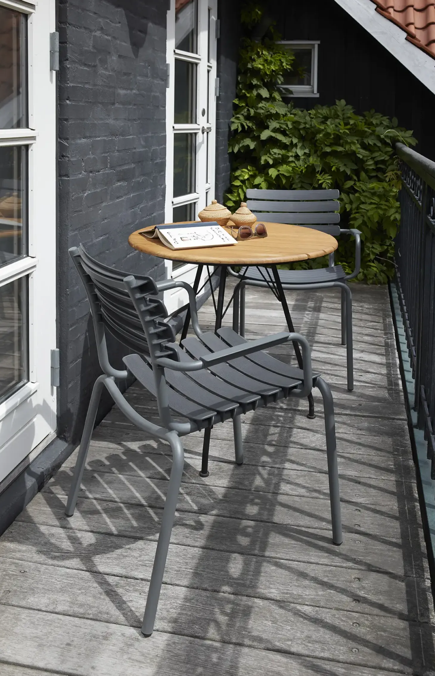 Houe - ReCLIPS Dining chair - Sky blue. Armrest