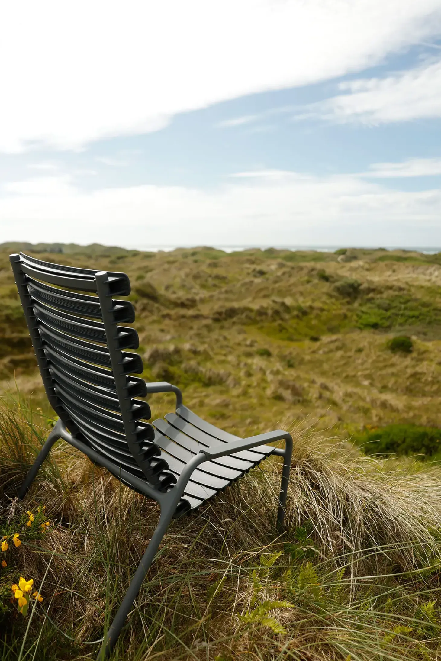 Houe - ReCLIPS Lounge chair - Black. Armrest