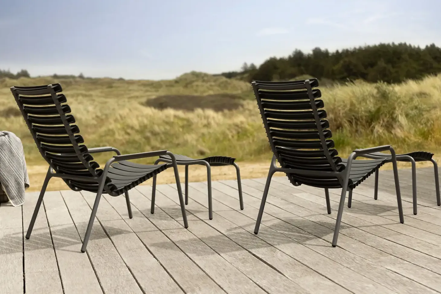 Houe - ReCLIPS Lounge chair - Black. Armrest