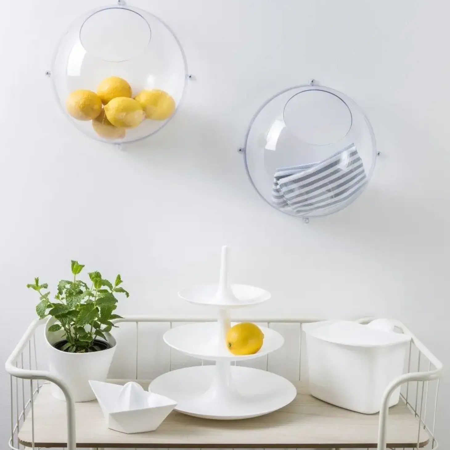 Koziol - Hanging display Orion - Large - transparent kugle - Sæt med 2 halvkugler
